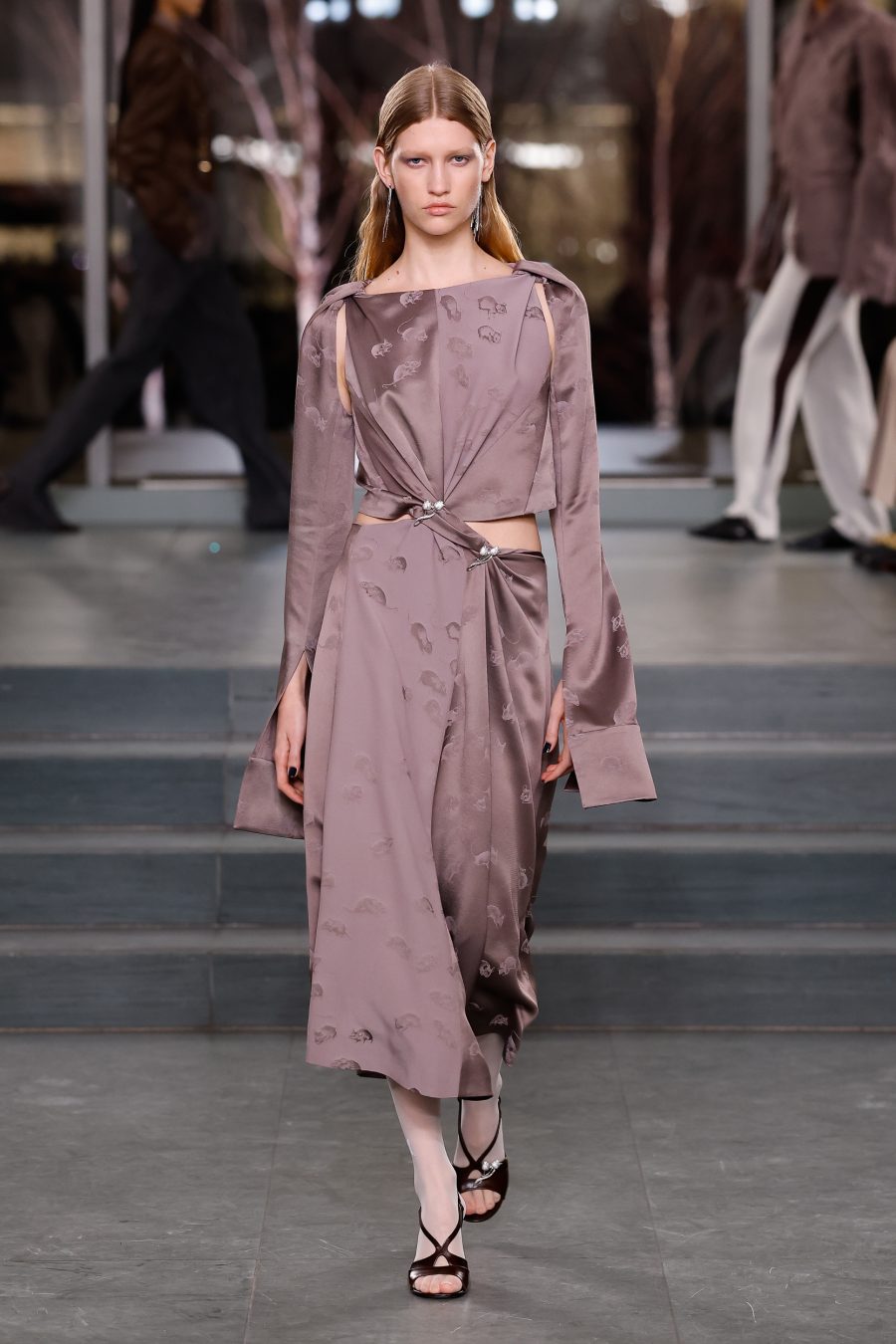 TB_FW25_SHOW_look_025_4x5